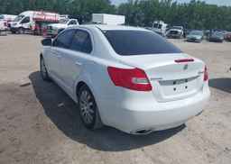 2011 SUZUKI KIZASHI SE