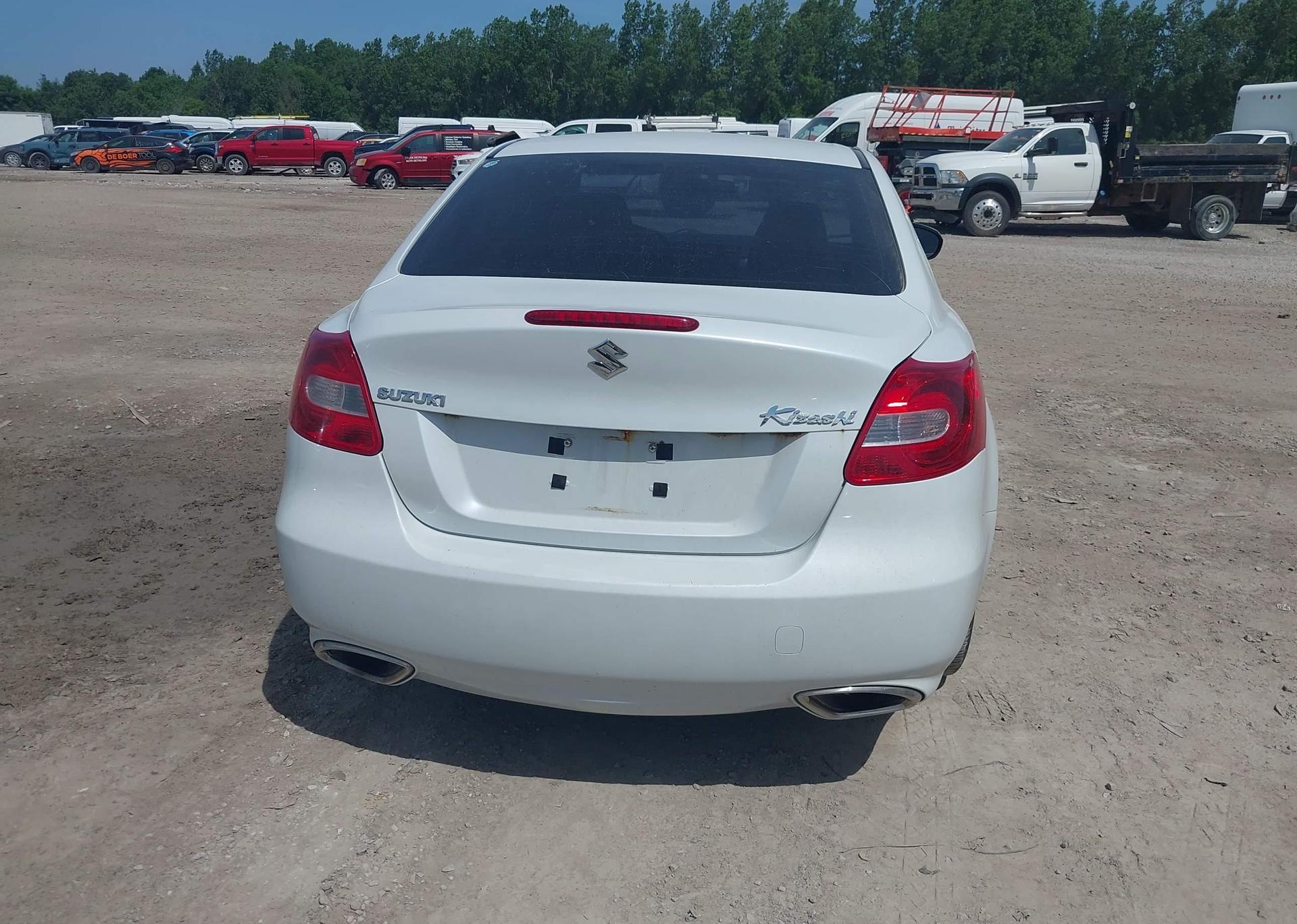 2011 SUZUKI KIZASHI SE