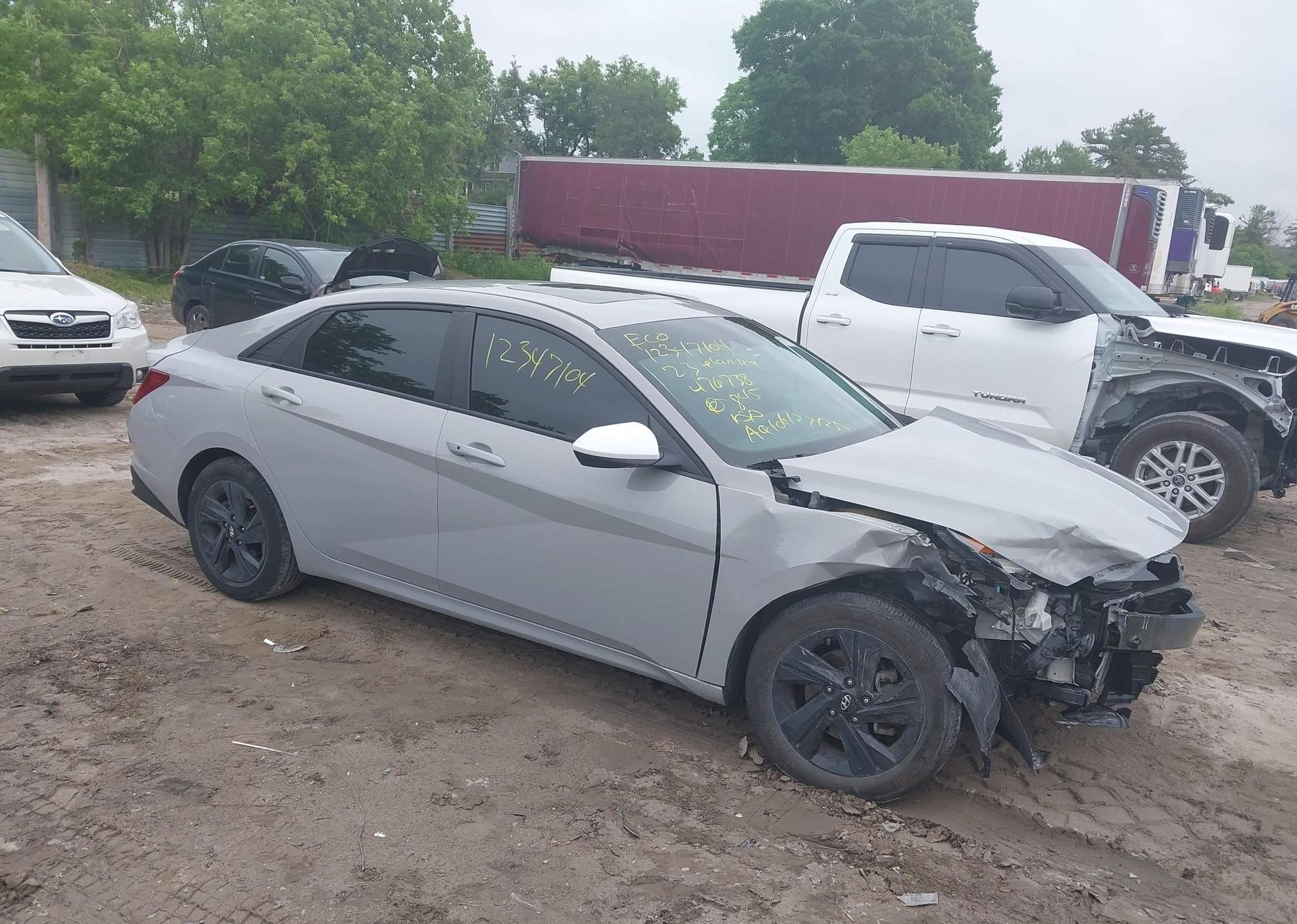 2023 HYUNDAI ELANTRA PREFERRED IVT WITH TECH PACKAGE