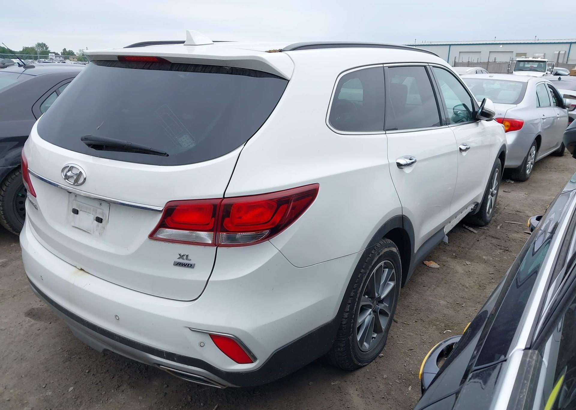2018 HYUNDAI SANTA FE SE