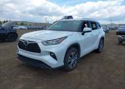 2022 TOYOTA highlander xle