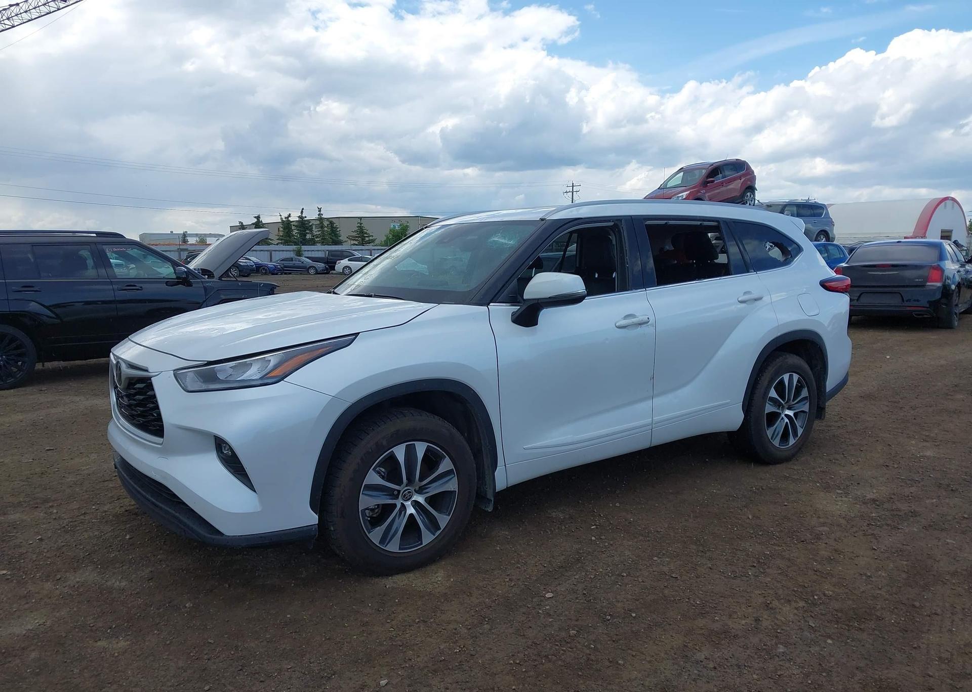 2022 TOYOTA highlander xle
