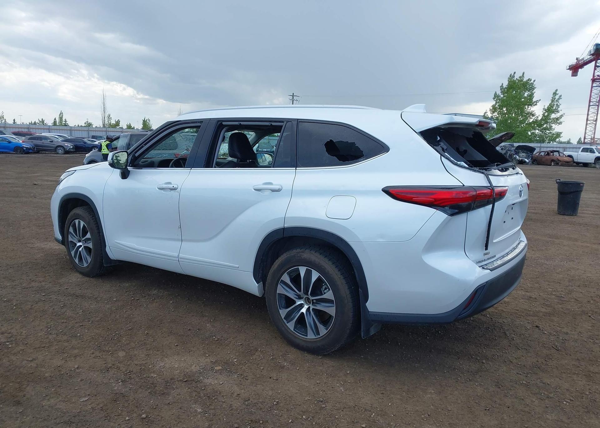 2022 TOYOTA highlander xle