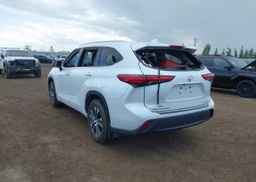 2022 TOYOTA highlander xle
