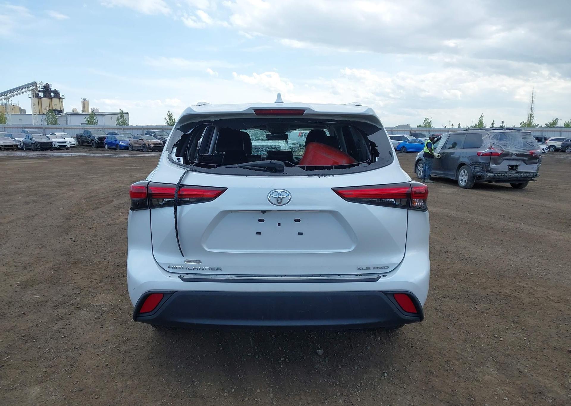 2022 TOYOTA highlander xle