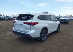 2022 TOYOTA highlander xle
