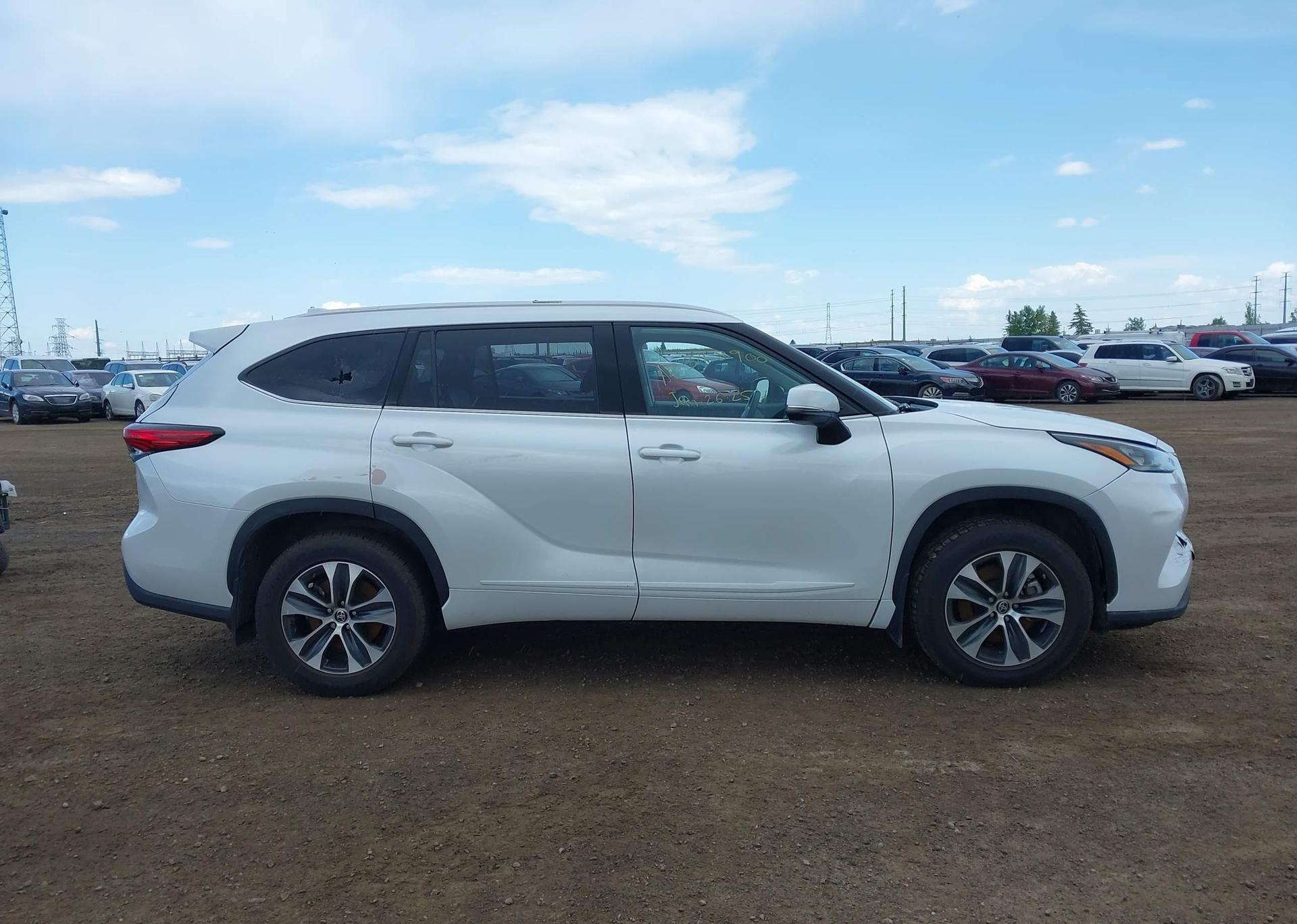 2022 TOYOTA highlander xle