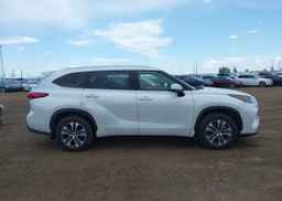 2022 TOYOTA highlander xle