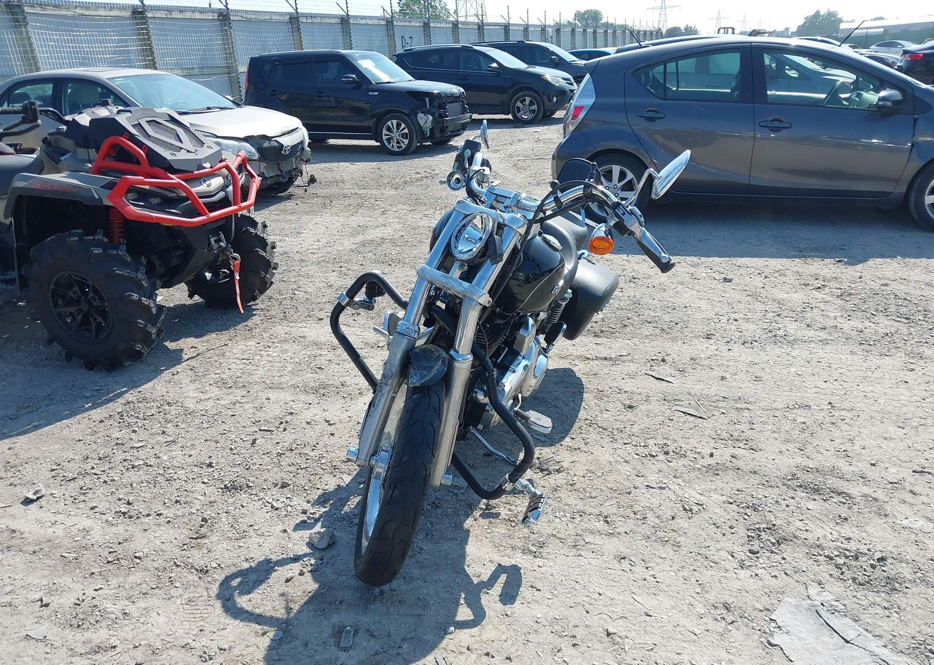2011 HARLEY-DAVIDSON FXDC