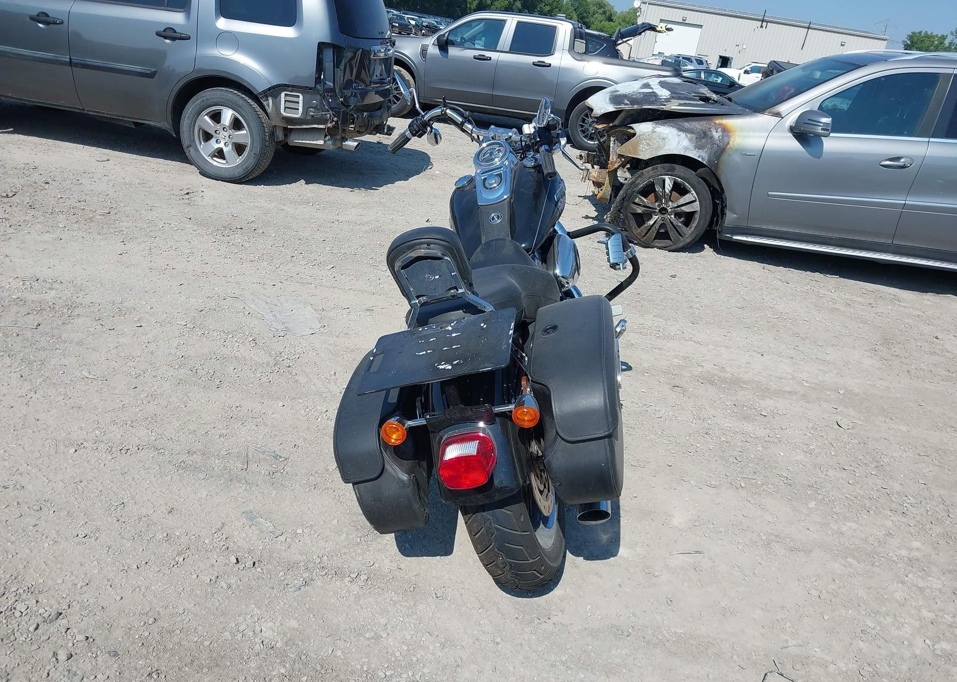 2011 HARLEY-DAVIDSON FXDC