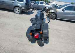 2011 HARLEY-DAVIDSON FXDC