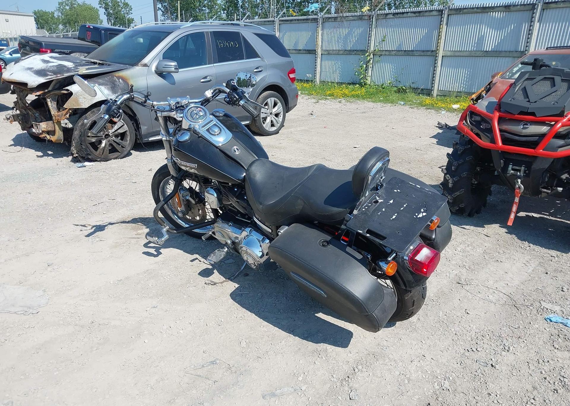 2011 HARLEY-DAVIDSON FXDC