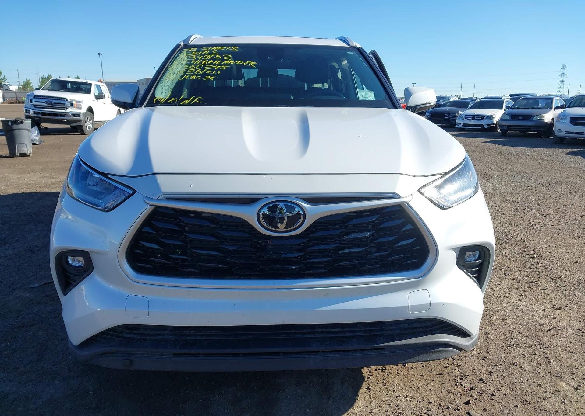 2024 TOYOTA HIGHLANDER LE