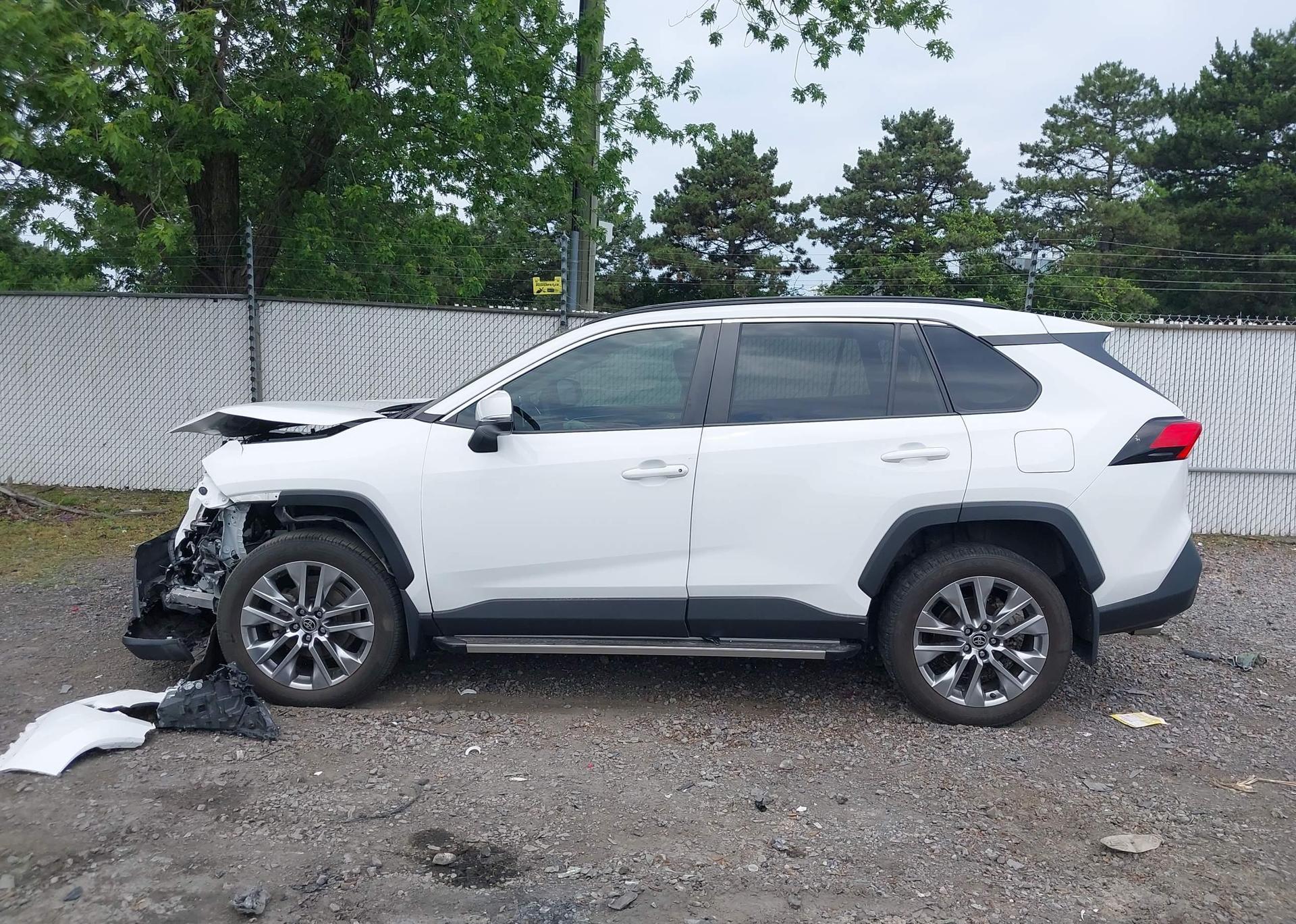 2020 TOYOTA RAV4 XLE