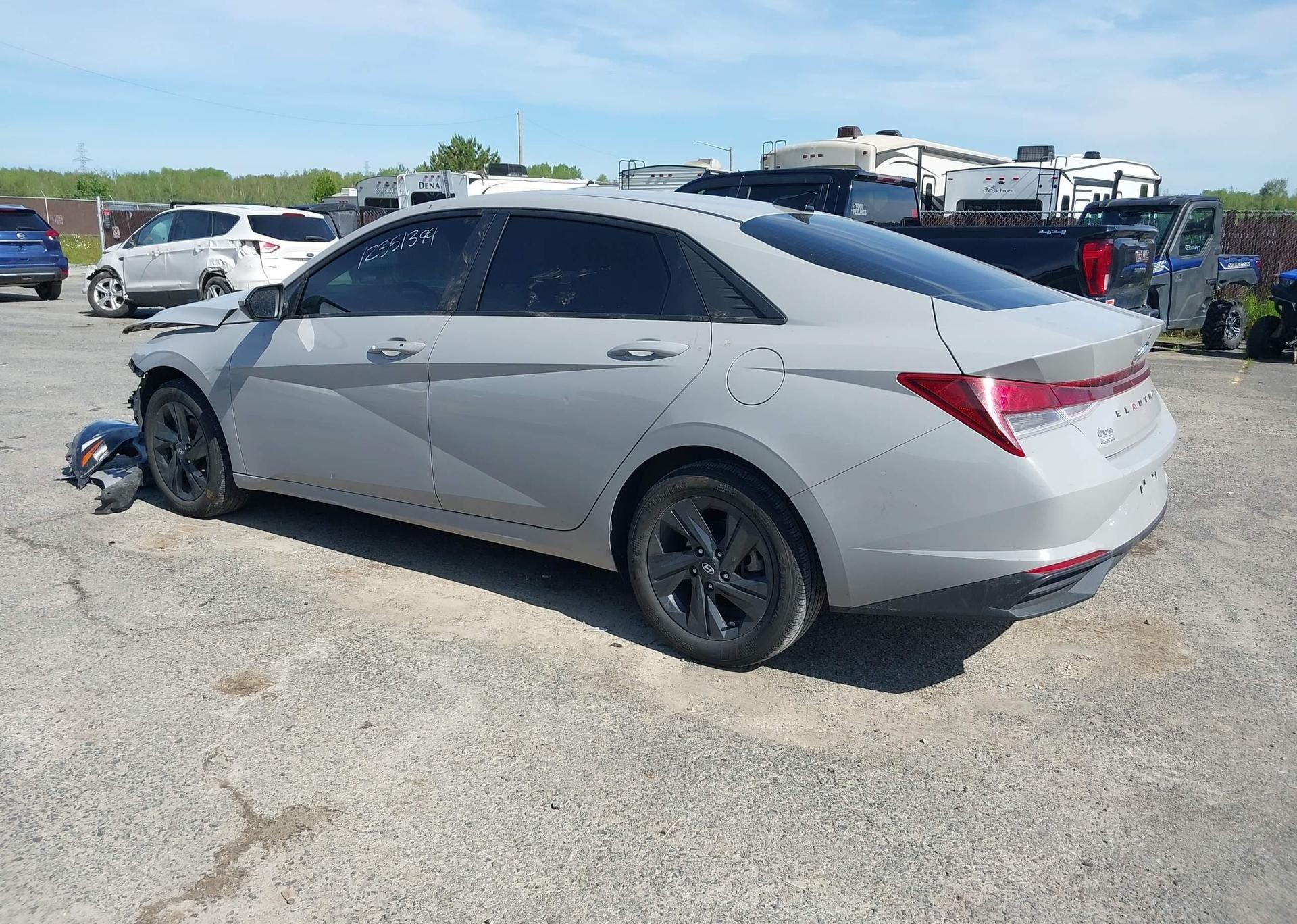 2022 HYUNDAI ELANTRA PREFERRED IVT WITH SUN AND TECH PACKAGE