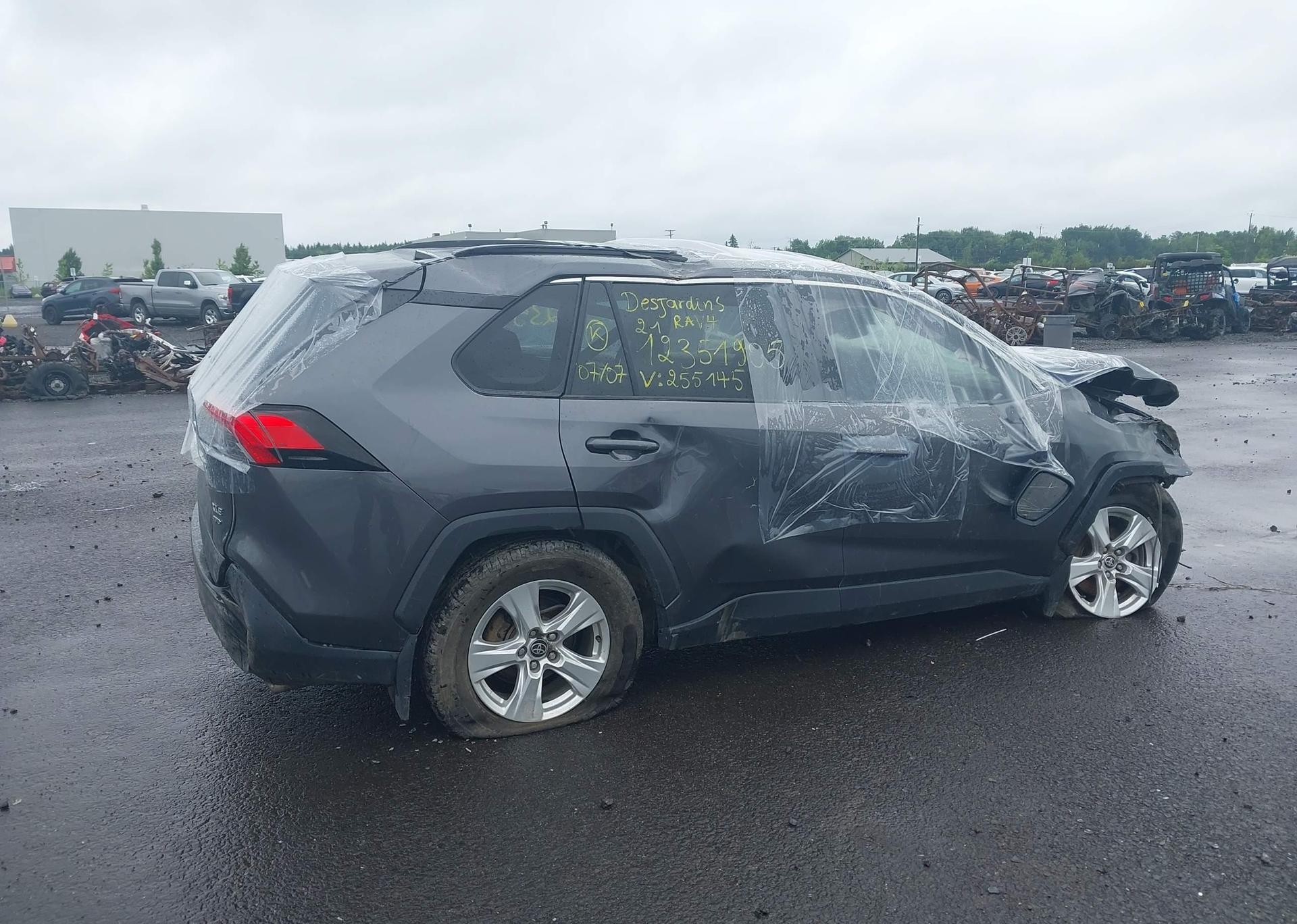 2021 TOYOTA RAV4 XLE