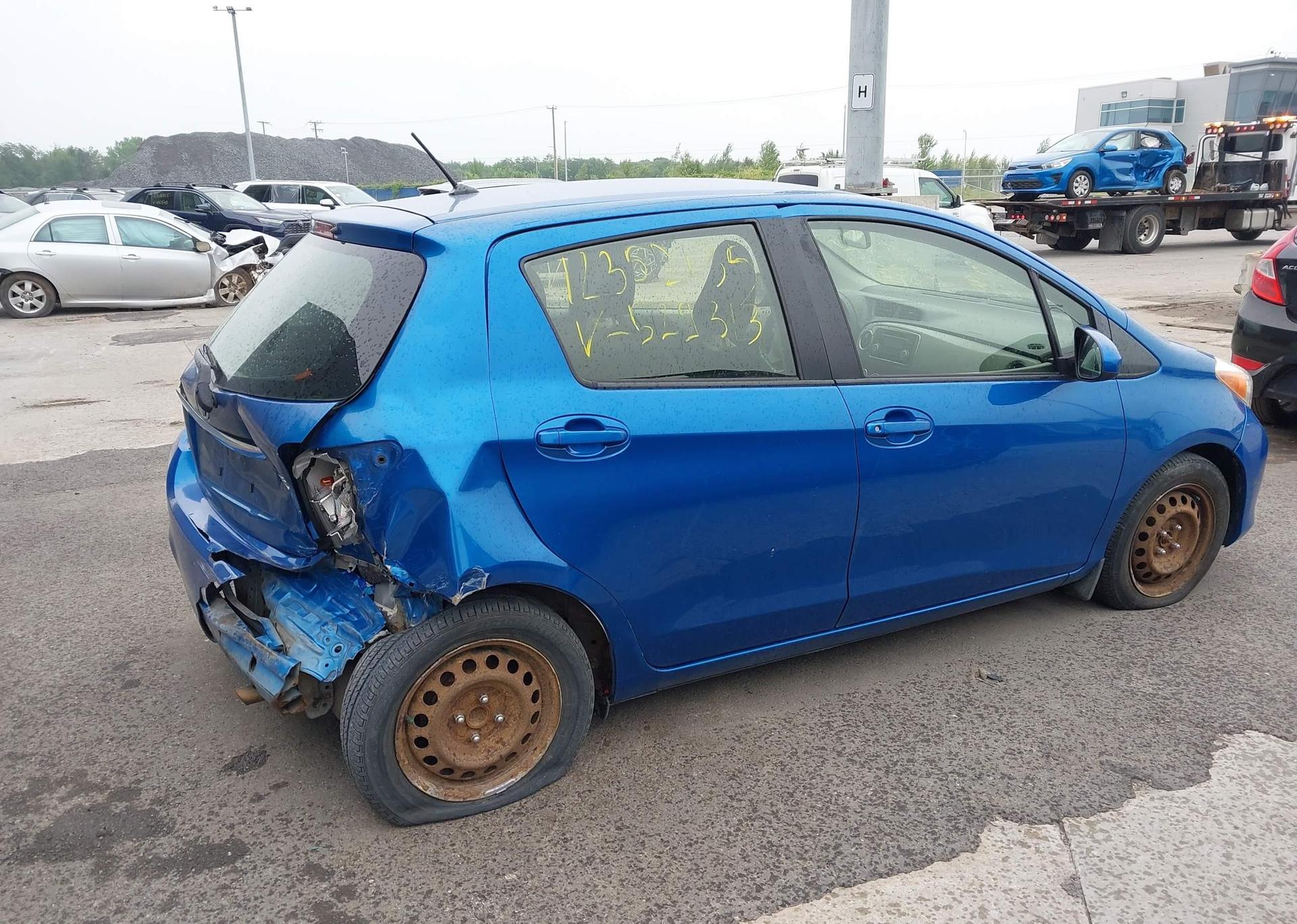 2012 TOYOTA YARIS LE