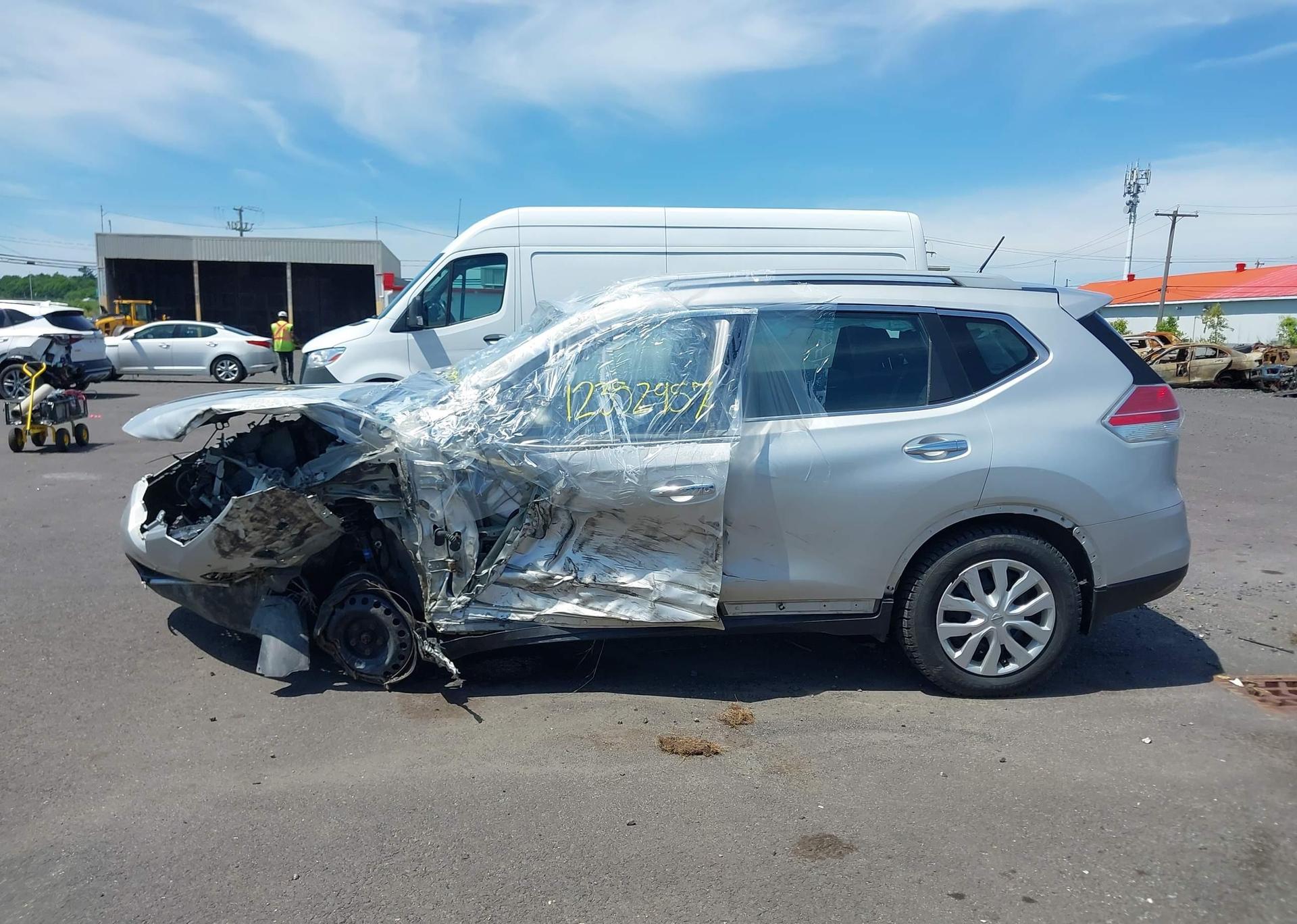 2015 NISSAN ROGUE S