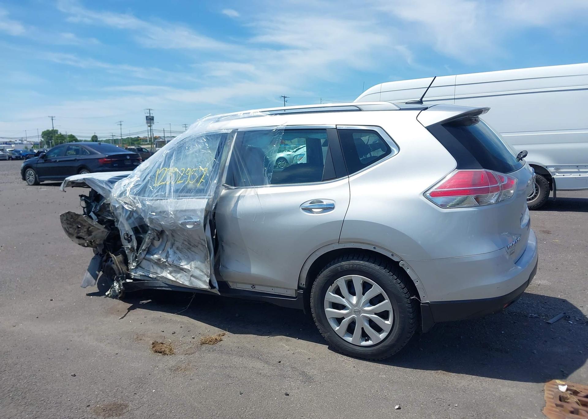 2015 NISSAN ROGUE S