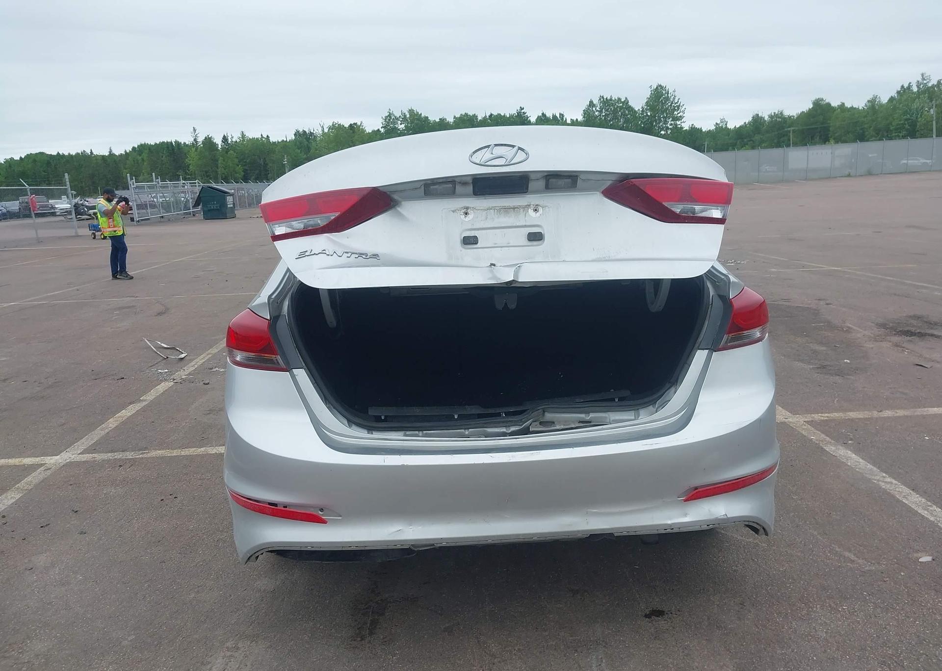 2017 HYUNDAI ELANTRA LE