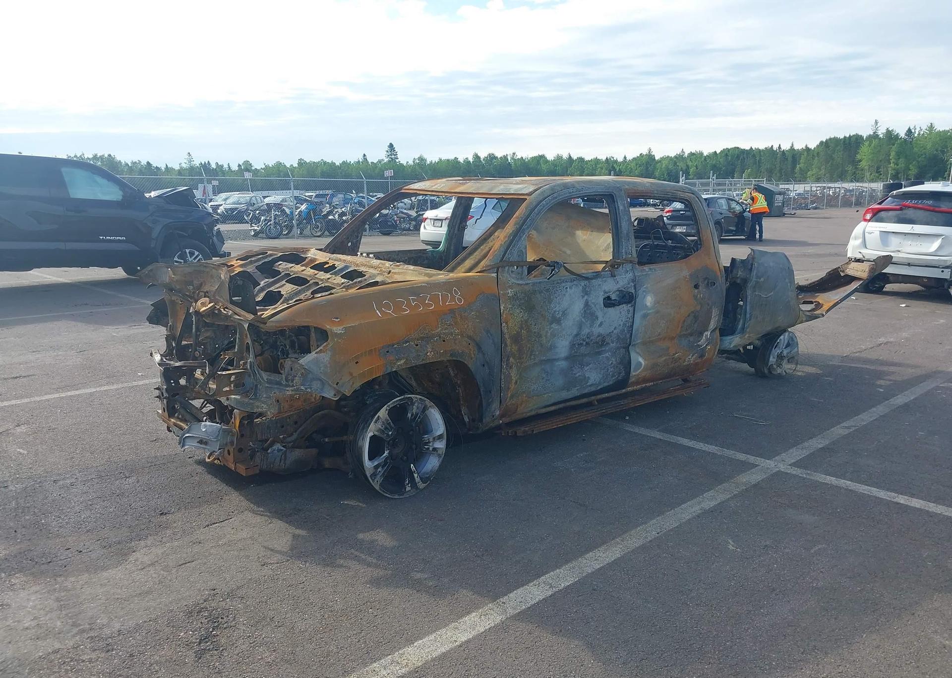 2016 TOYOTA TACOMA DBL CAB