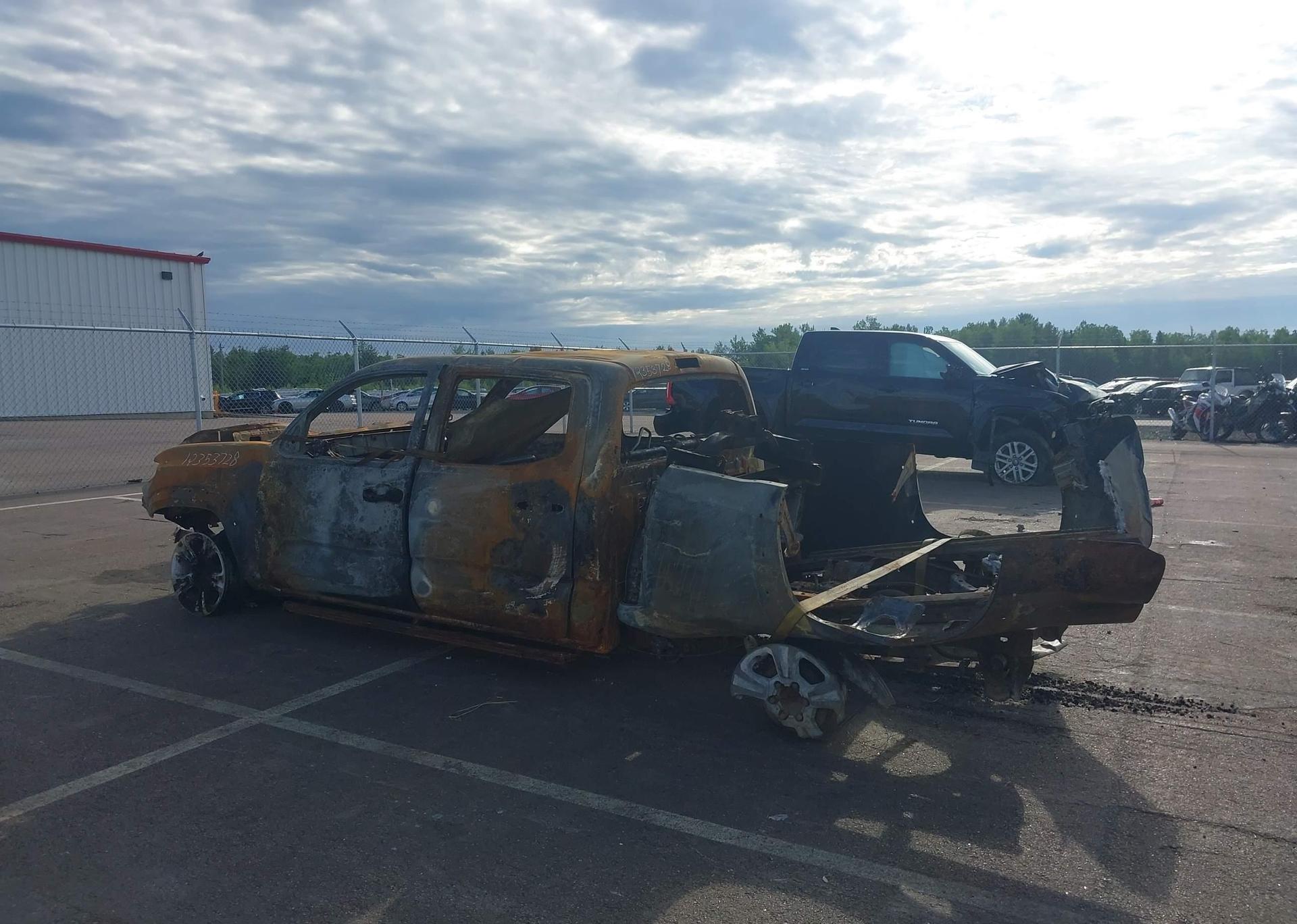 2016 TOYOTA TACOMA DBL CAB