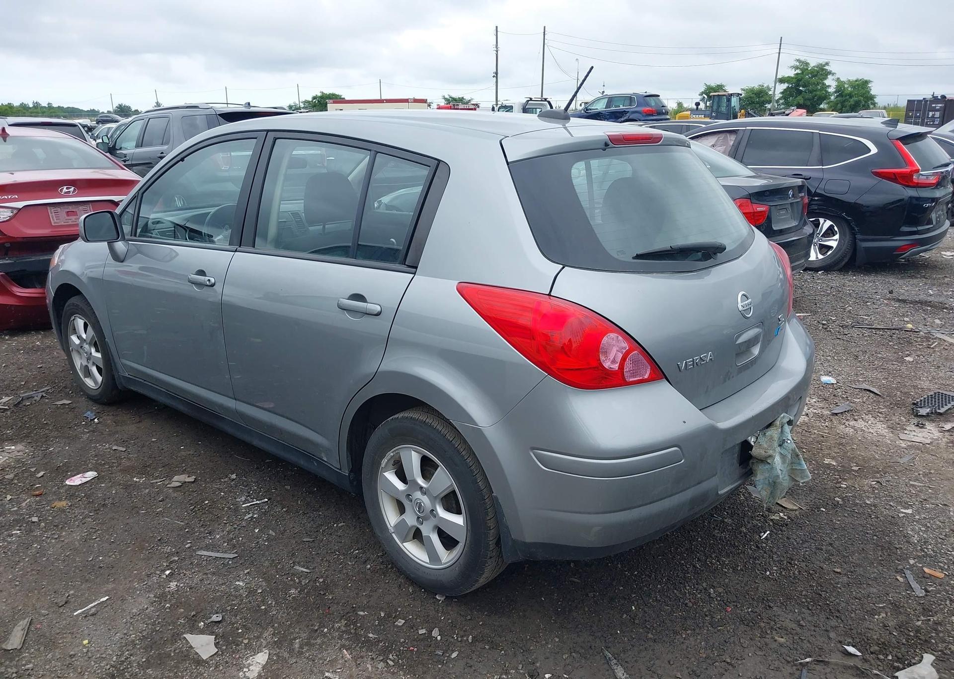 2011 NISSAN VERSA 1.8SL