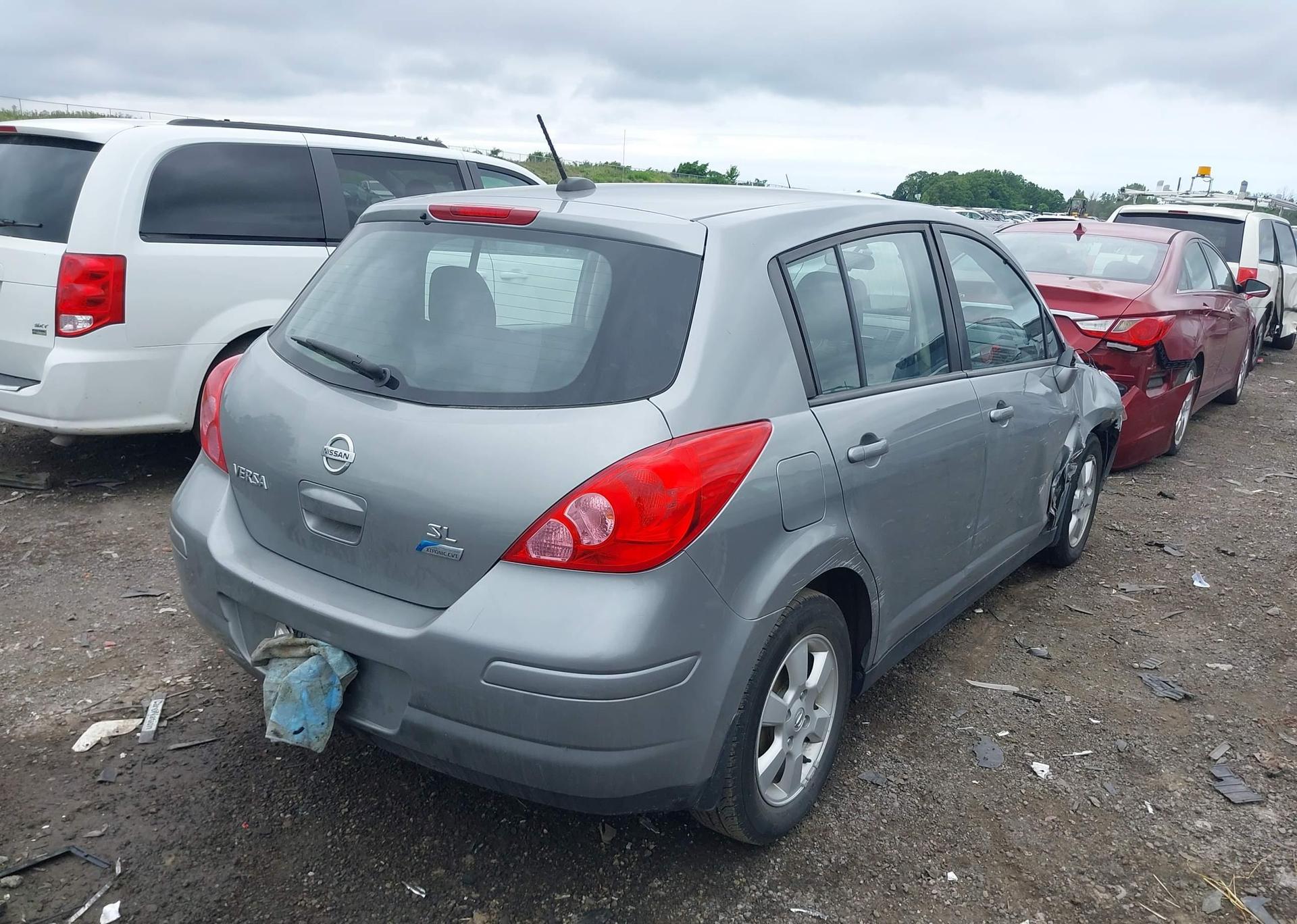 2011 NISSAN VERSA 1.8SL