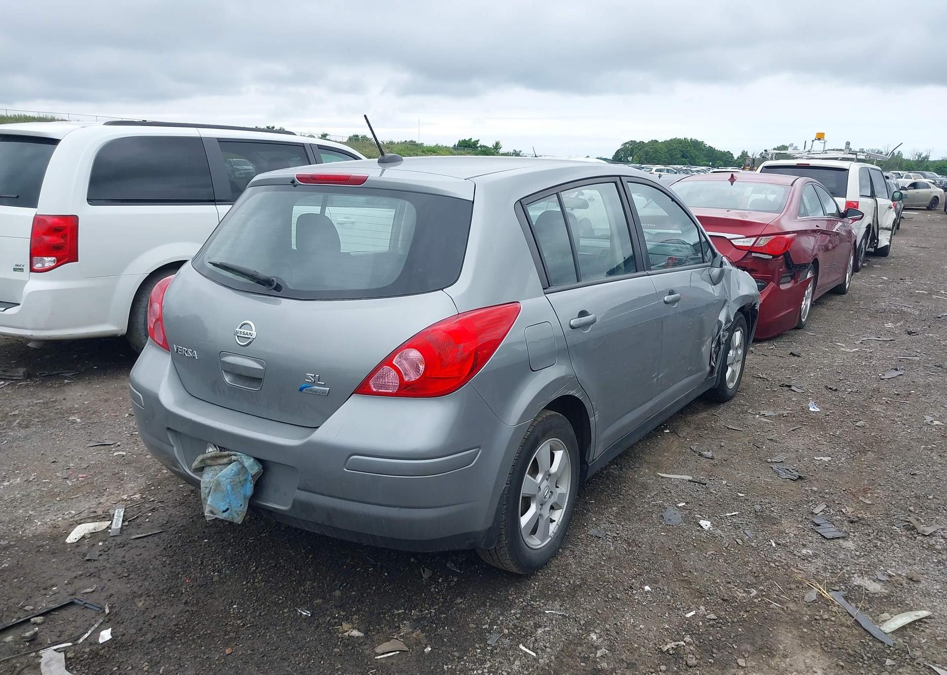 2011 NISSAN VERSA 1.8SL