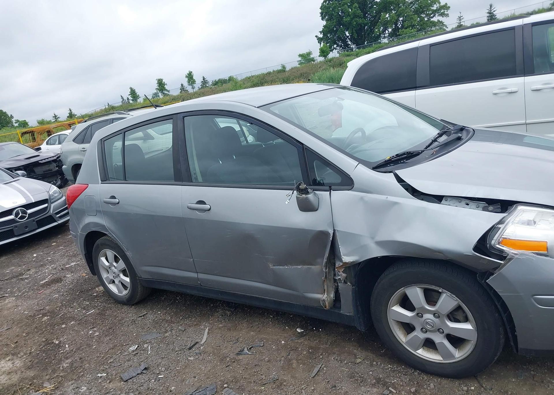 2011 NISSAN VERSA 1.8SL