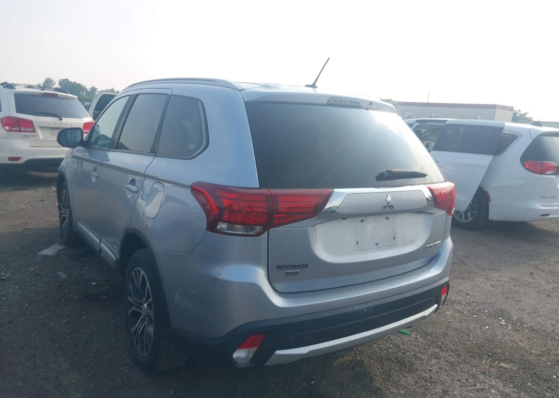 2016 MITSUBISHI OUTLANDER SE