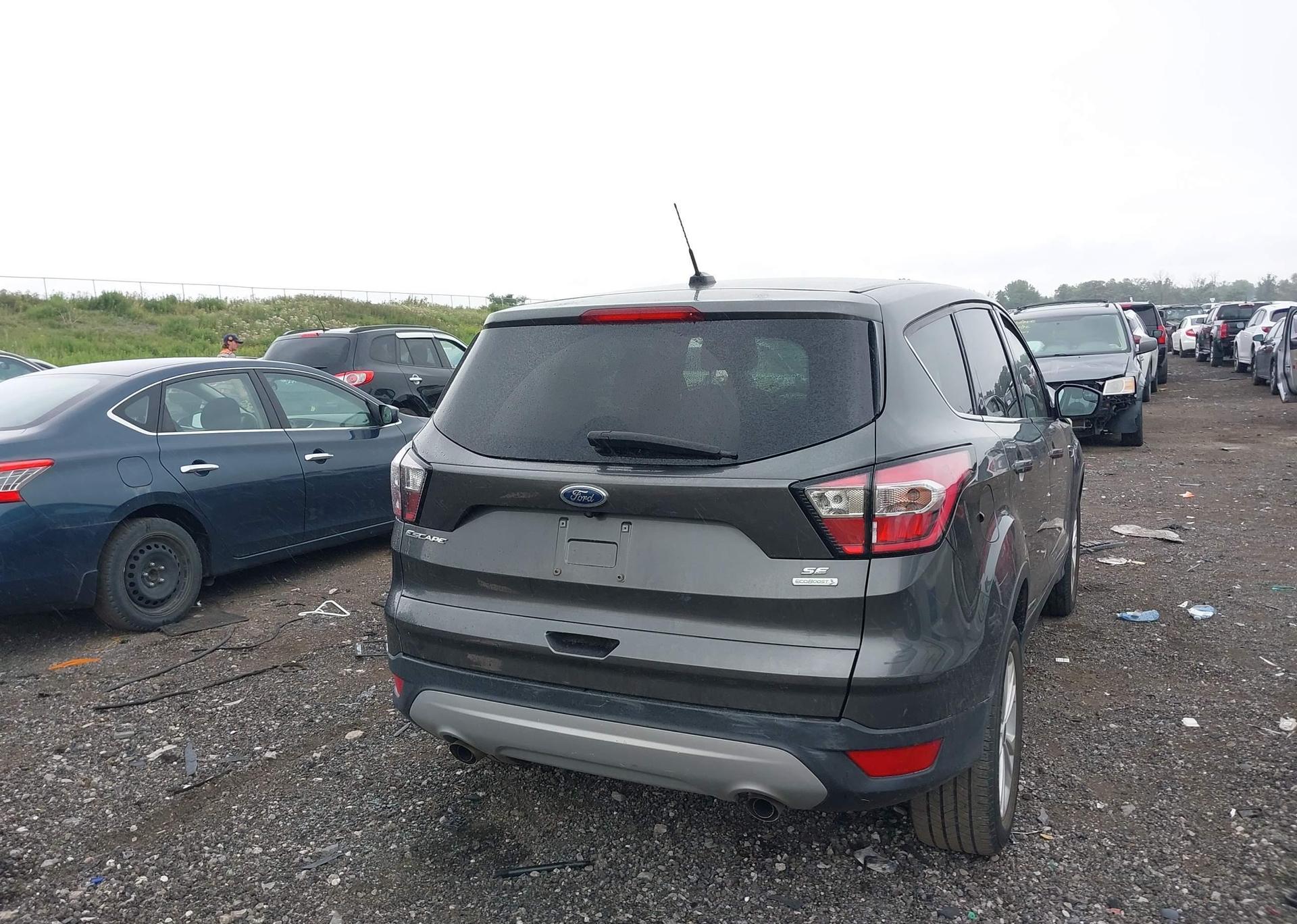 2017 FORD ESCAPE SE