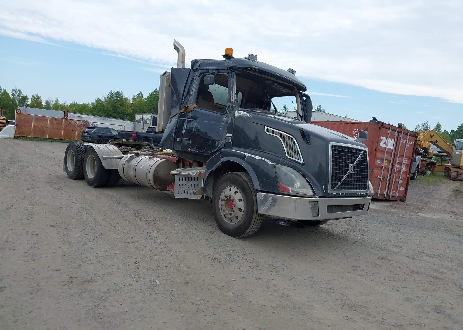 2015 VOLVO VN VNL