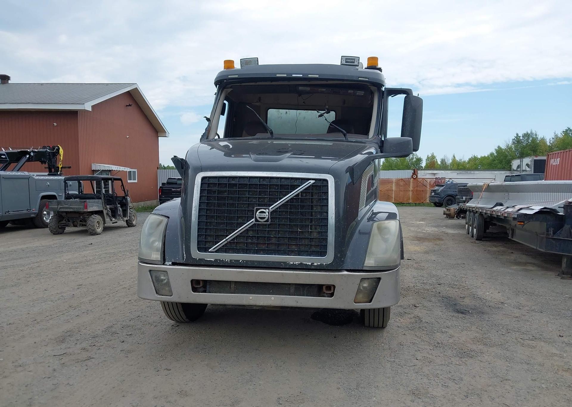 2015 VOLVO VN VNL
