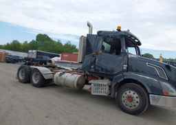 2015 VOLVO VN VNL
