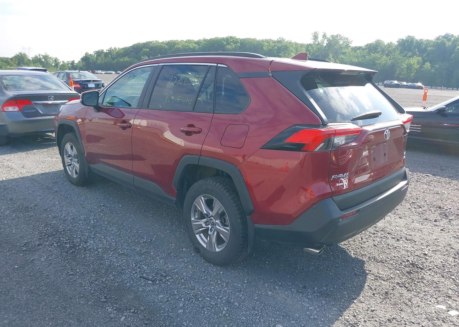 2022 TOYOTA RAV4 XLE