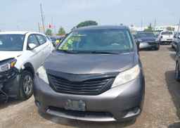 2012 TOYOTA SIENNA