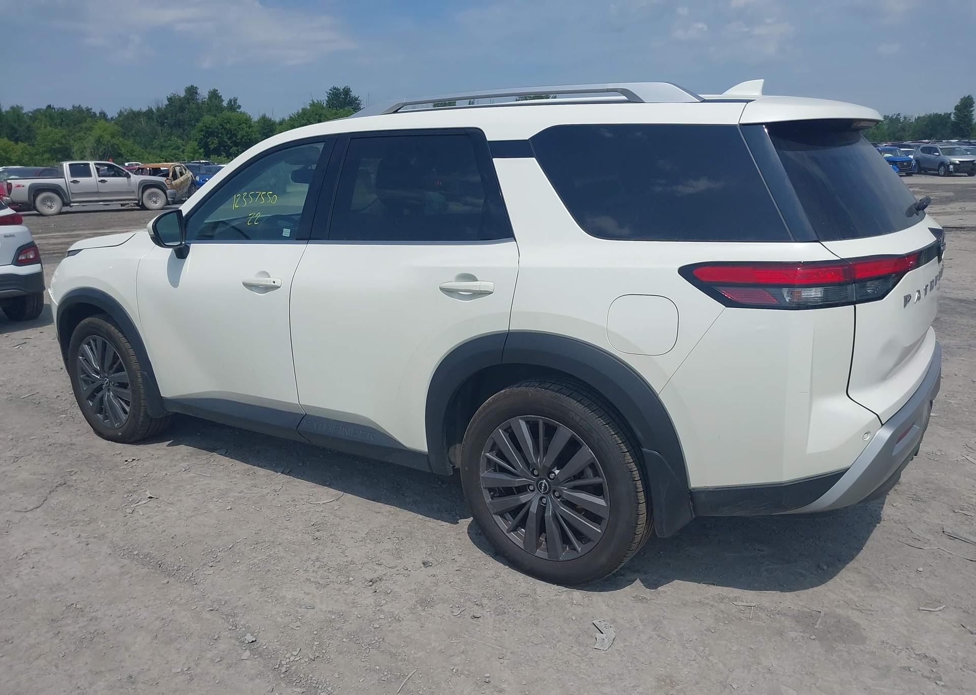 2022 NISSAN pathfinder sl