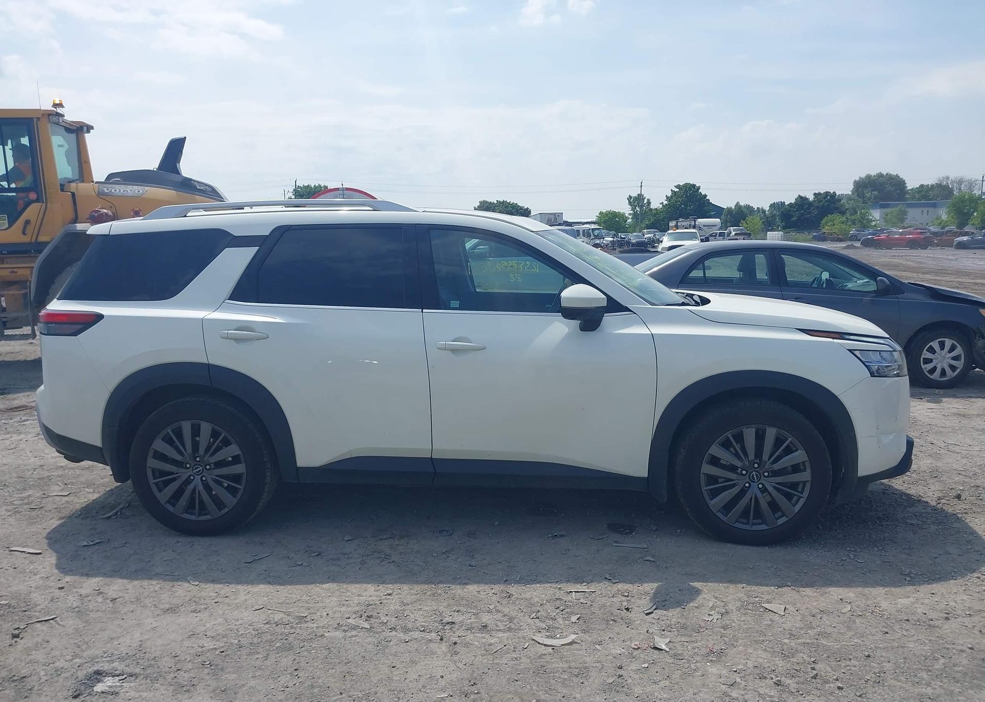 2022 NISSAN pathfinder sl