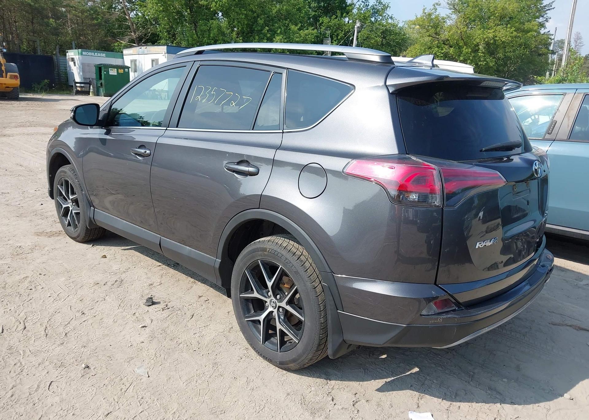 2017 TOYOTA RAV4 SE