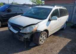 2010 TOYOTA SIENNA