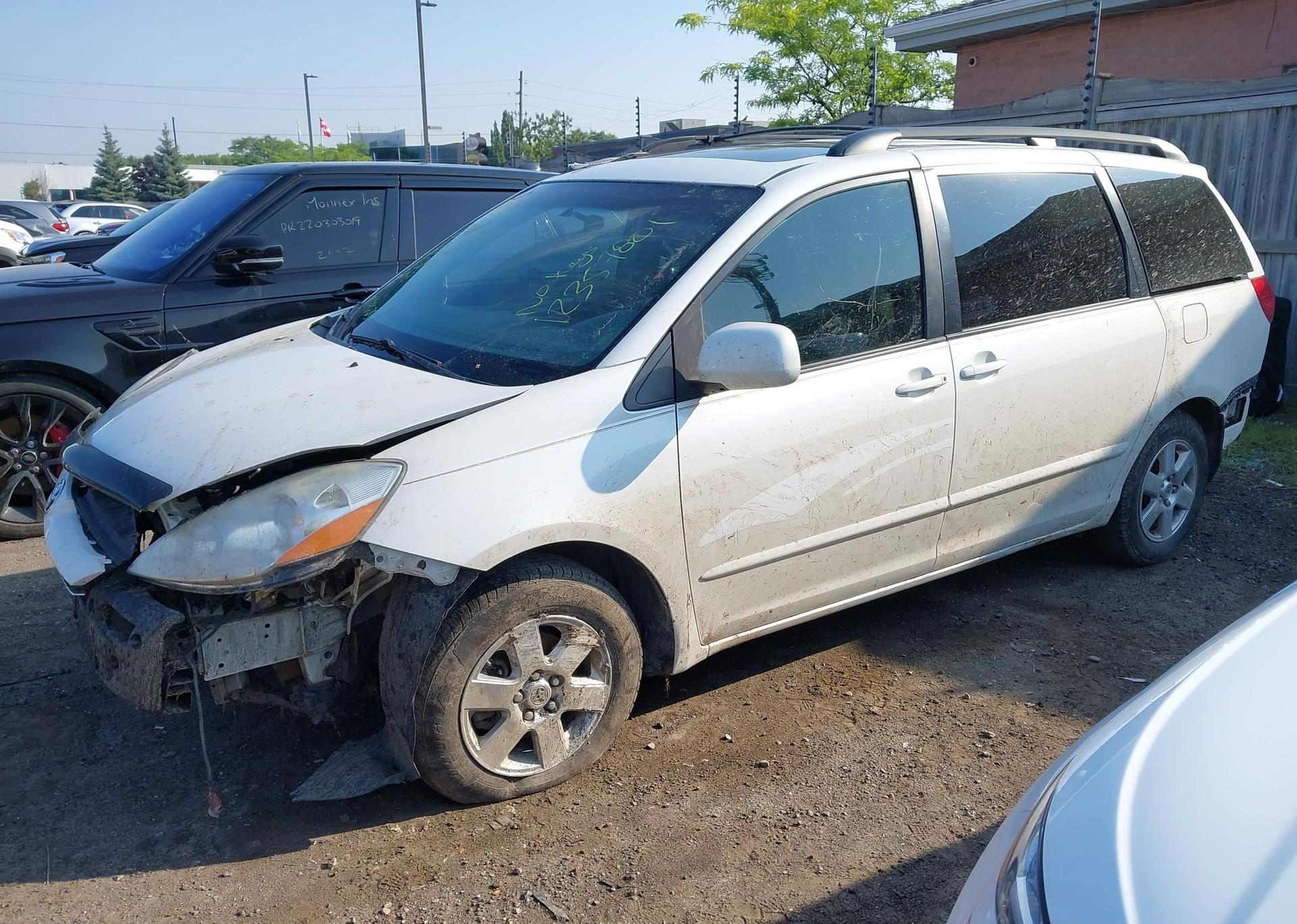 2010 TOYOTA SIENNA