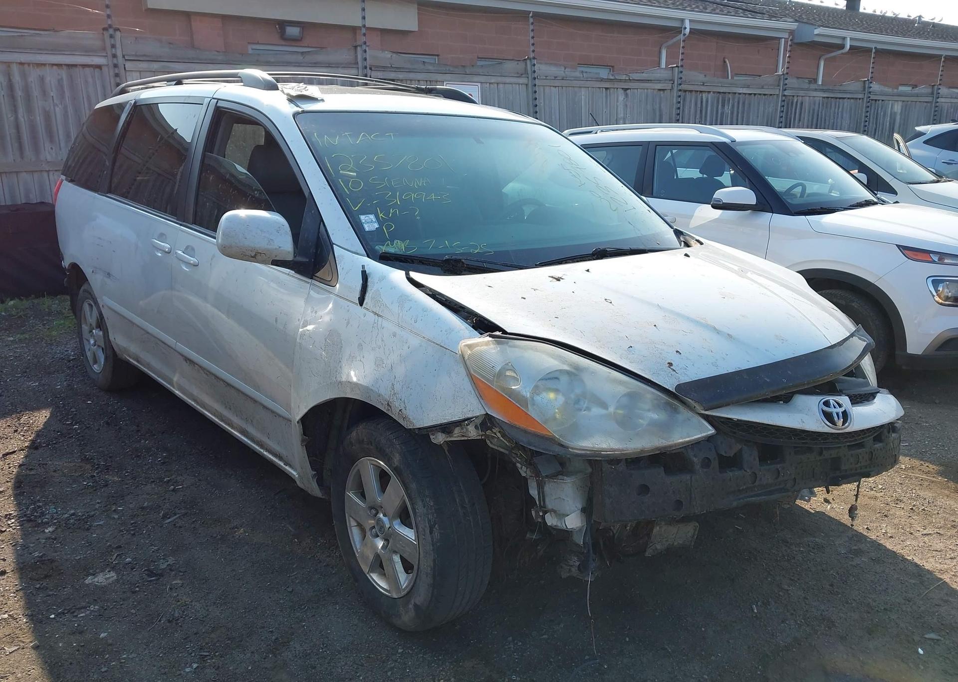 2010 TOYOTA SIENNA