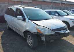 2010 TOYOTA SIENNA
