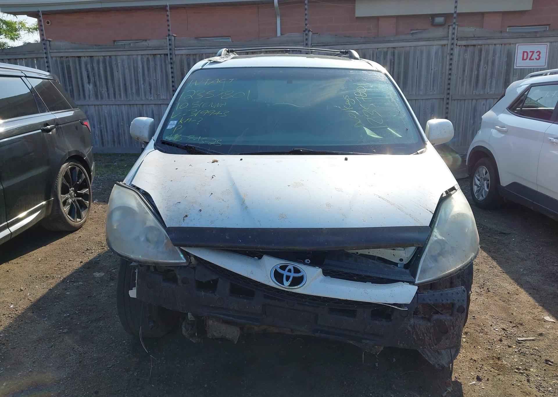 2010 TOYOTA SIENNA