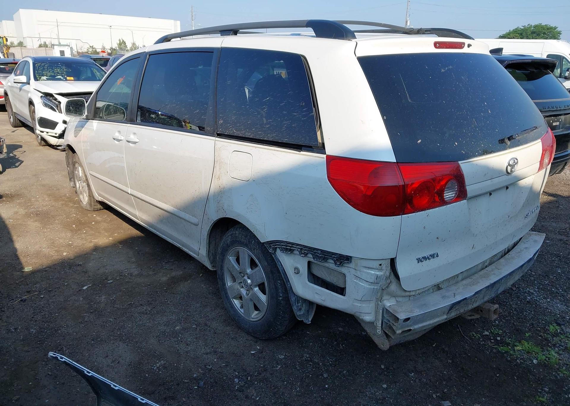 2010 TOYOTA SIENNA