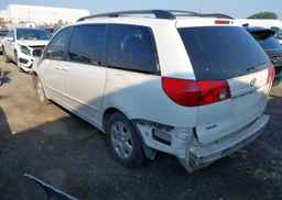 2010 TOYOTA SIENNA