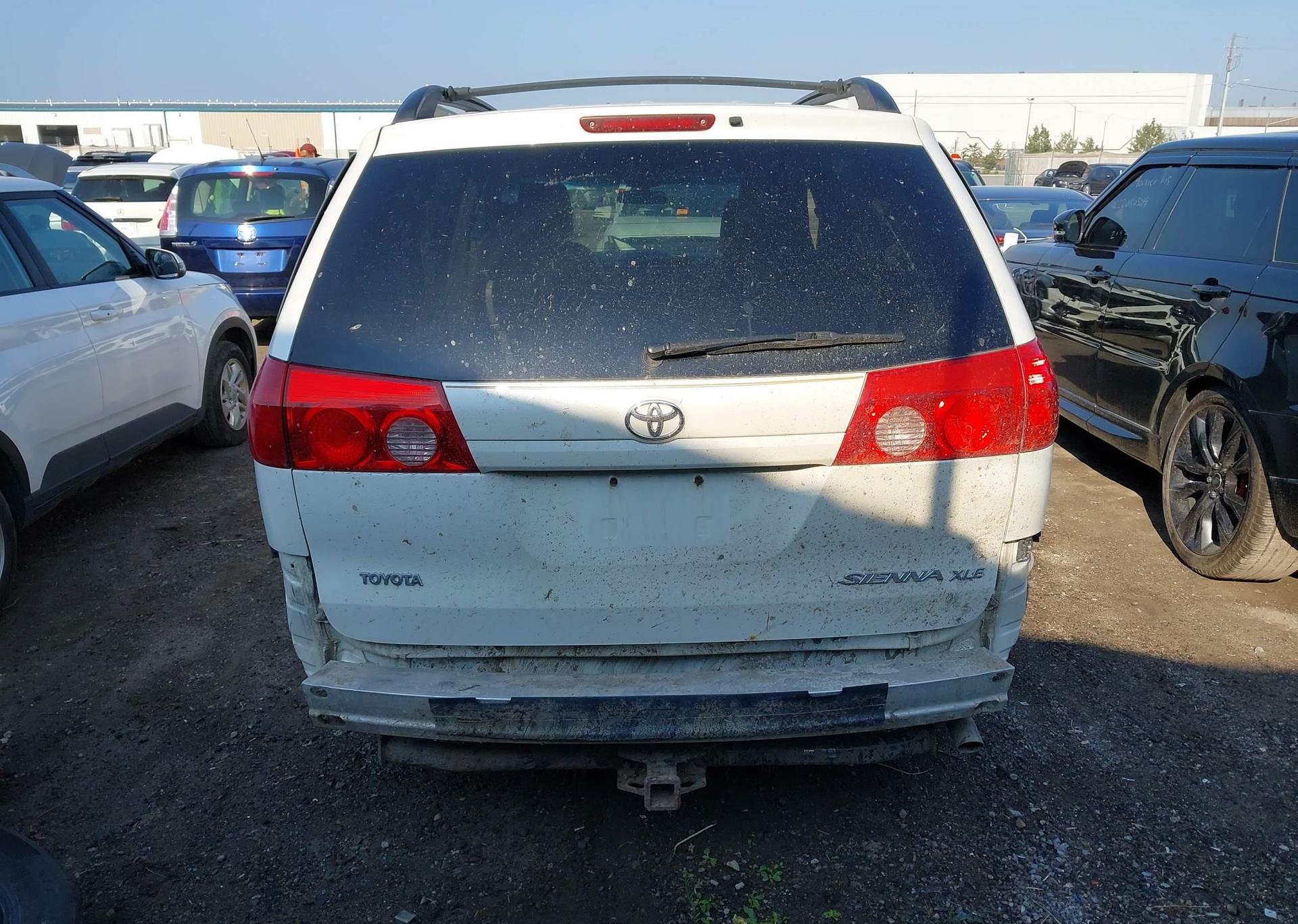 2010 TOYOTA SIENNA