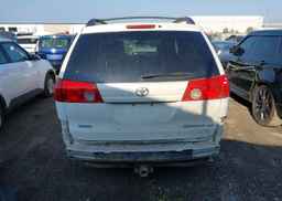 2010 TOYOTA SIENNA