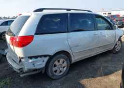 2010 TOYOTA SIENNA
